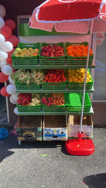 Vand rafturi magazin.